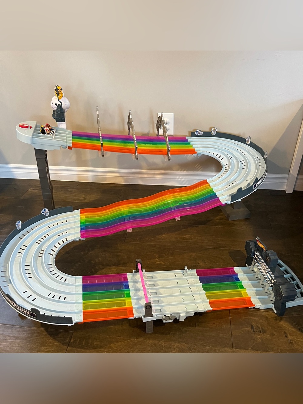 Hot Wheels Super Mario Kart Rainbow Road Track Set Works Lights Sounds Race Cars